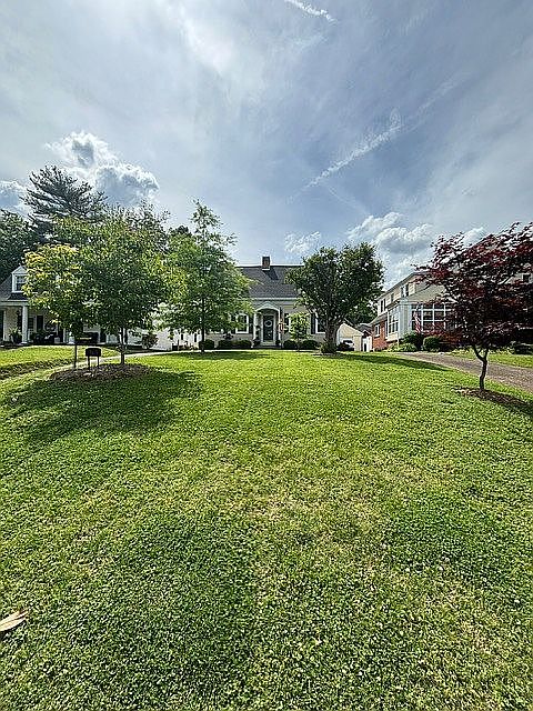 1st image of 365 Wallace Ln
