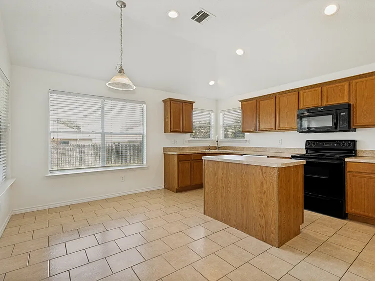 900 San Felipe Trl — Photo 4