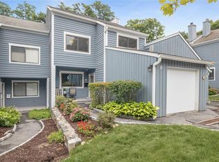 11 Timber Rdg, Mount Kisco, NY 10549