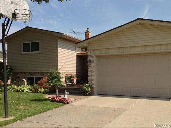 2nd image of 36164 Waltham Dr