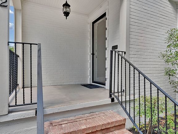 5th image of 812 McCormick St
