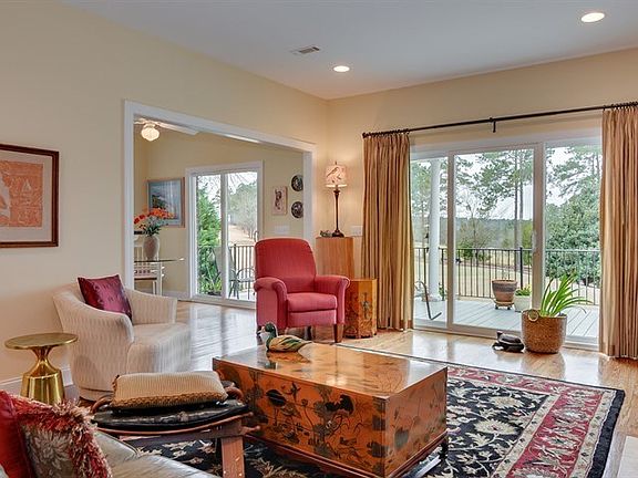5th image of 157 E Pleasant Colony Dr