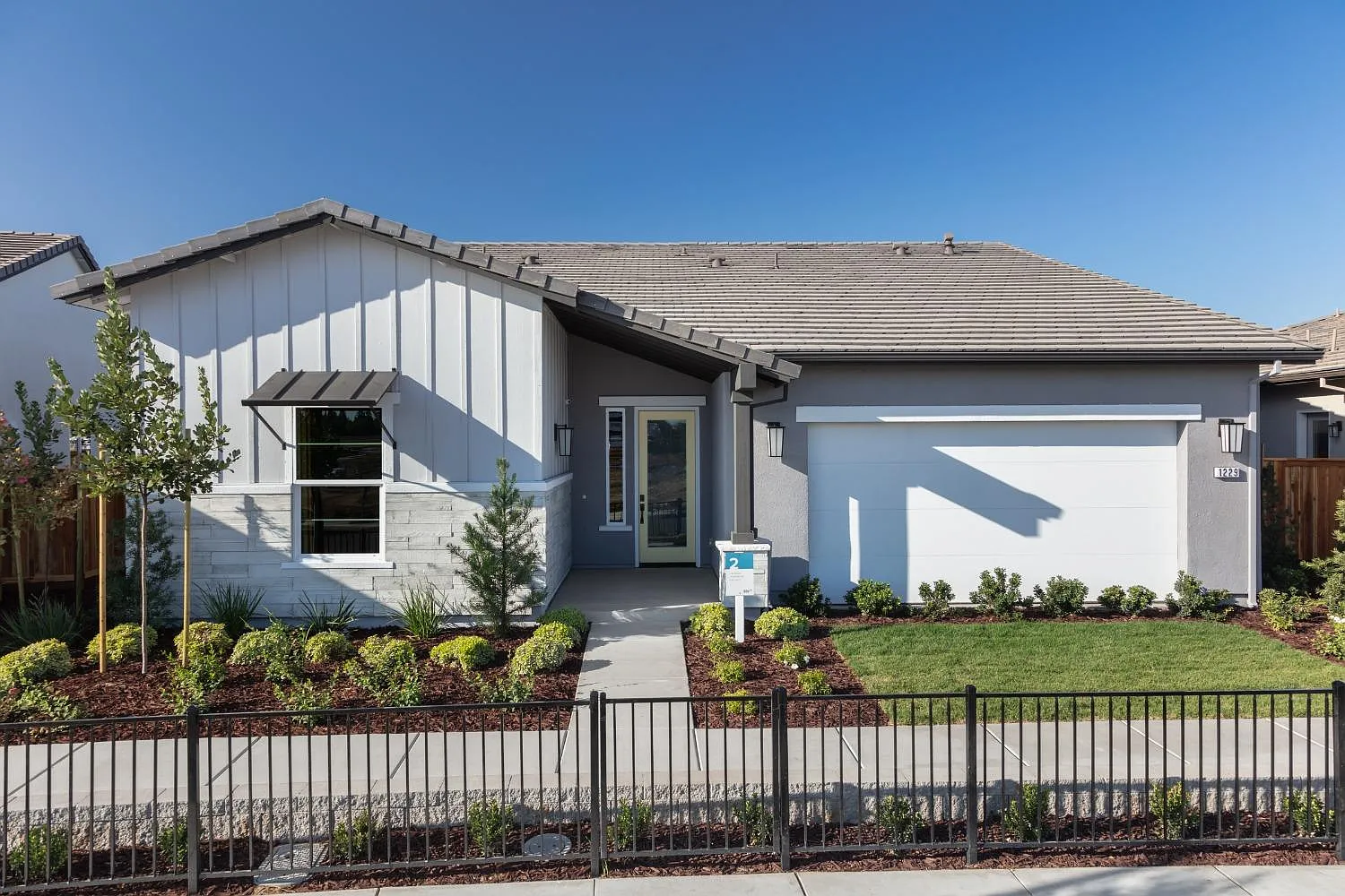 1229 Parkcrest Cir photo 1