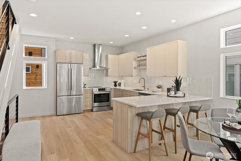 4th image of 1131 B NW 60th Street
