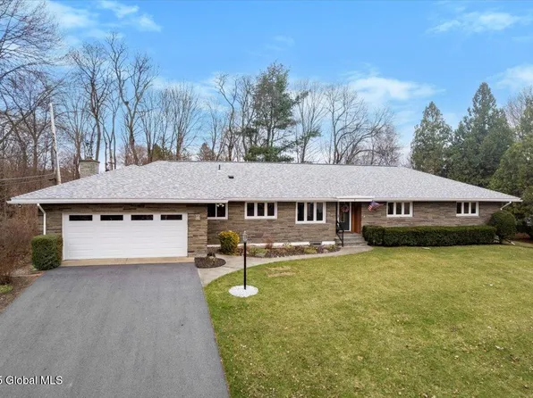 4 Queensbury Place, Queensbury, NY 12804