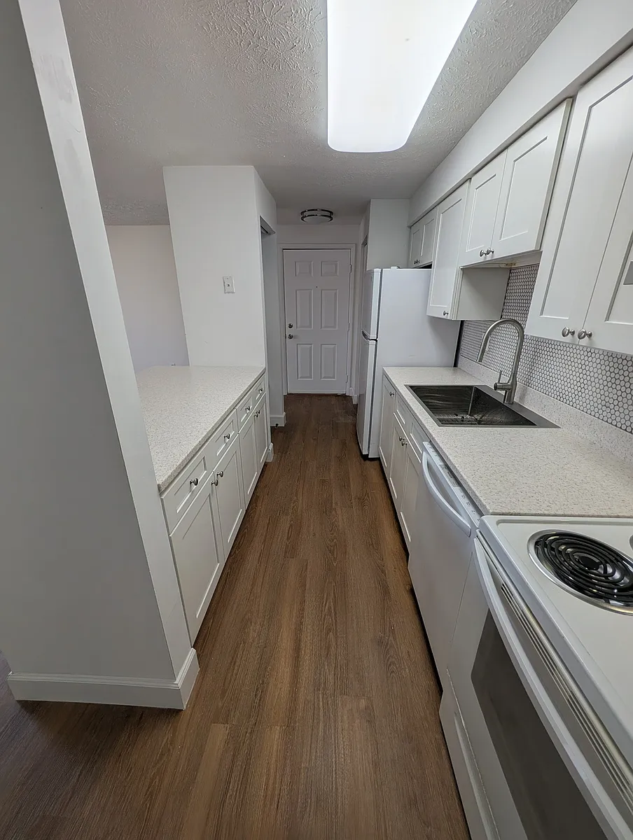 Kitchen with island seating - 19609 Gunners Branch Rd #M