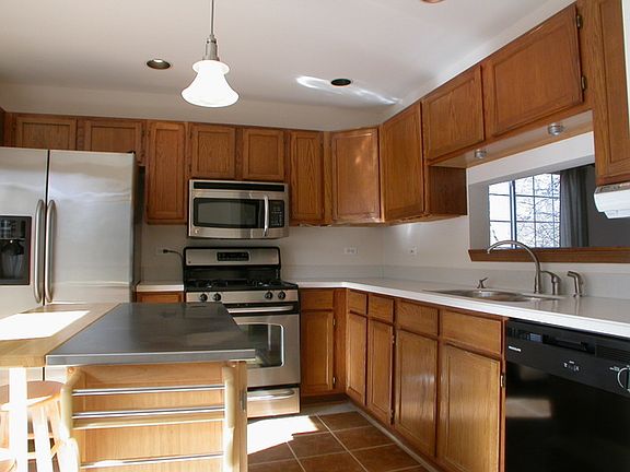 5th image of 928 Manchester Cir