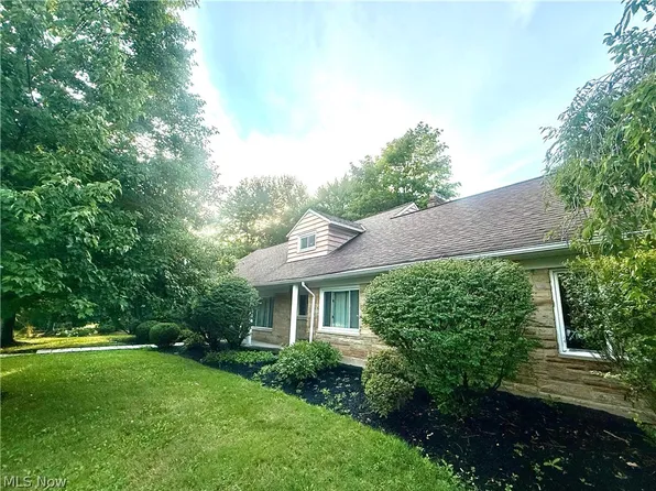 26201 Annesley Rd, Beachwood, OH 44122