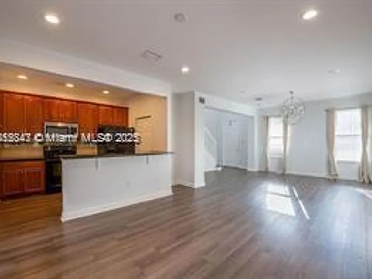 109 SW 147th Ter #1109 — Photo 2