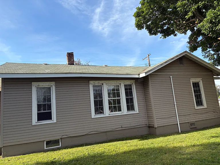 301 S Walnut St — Photo 2