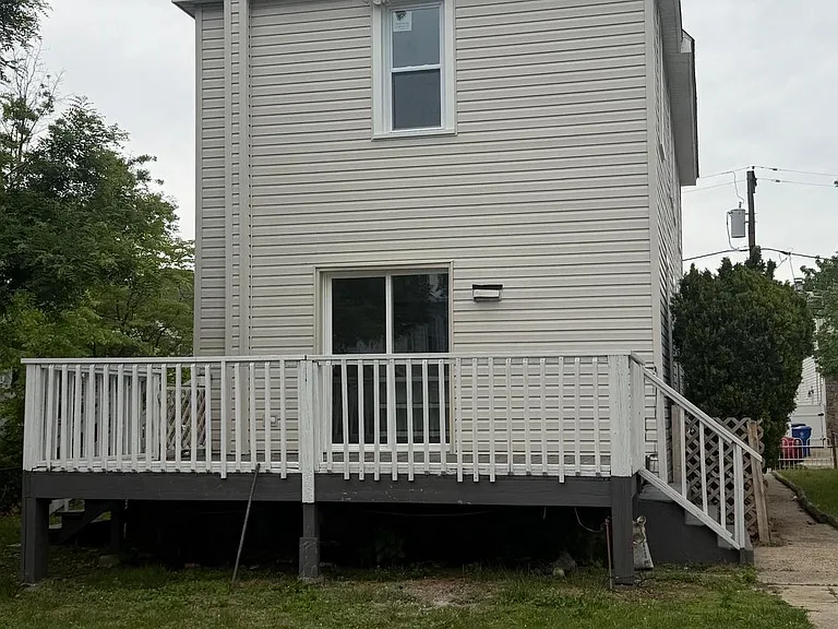 136 Webster St — Photo 3