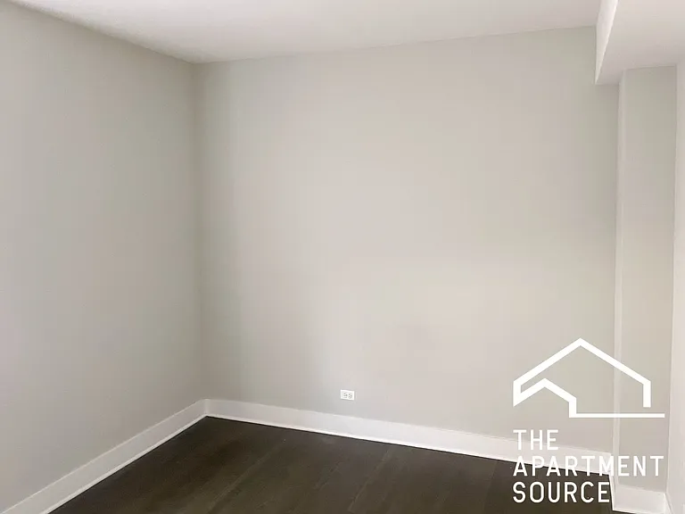 1954 W Nelson St #3E — Photo 5