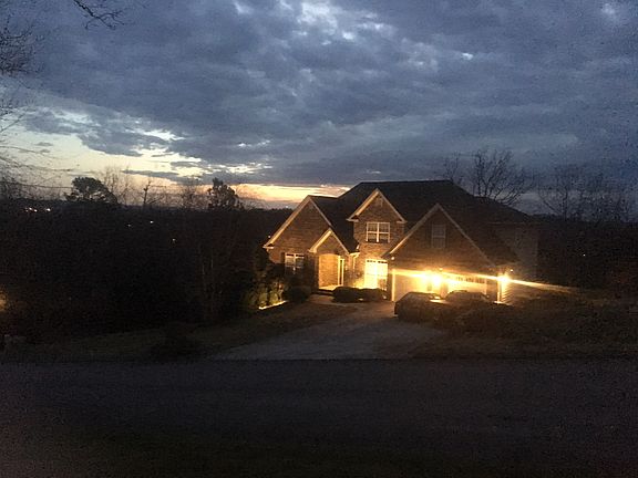 3rd image of 823 Windy Hill Dr