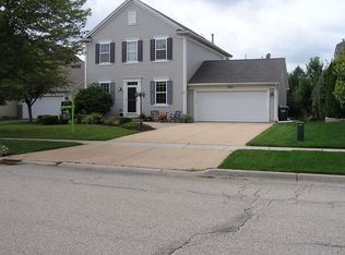 257 Valley View Dr, St Charles, IL 60175