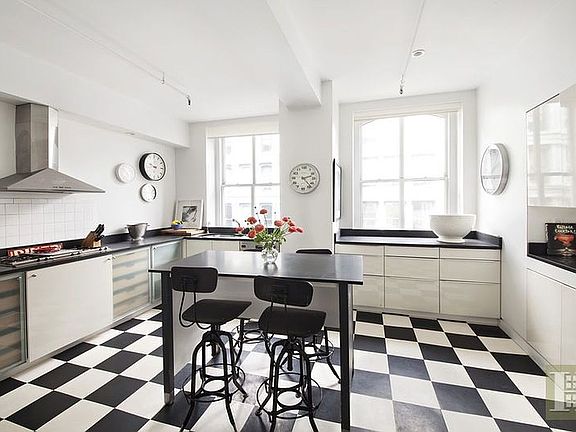 5th image of 129 Grand St #4THFLR