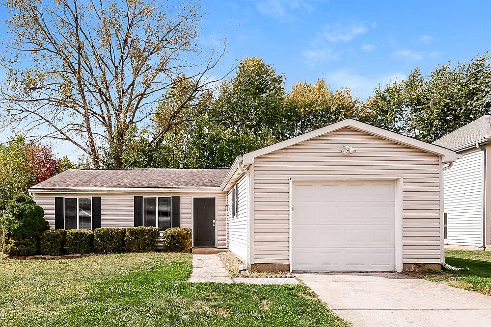 3 bed, 1.5 bath, 1120 sqft, $1,570 — Photo 1