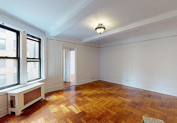 4th image of 114 W 86th St #B6