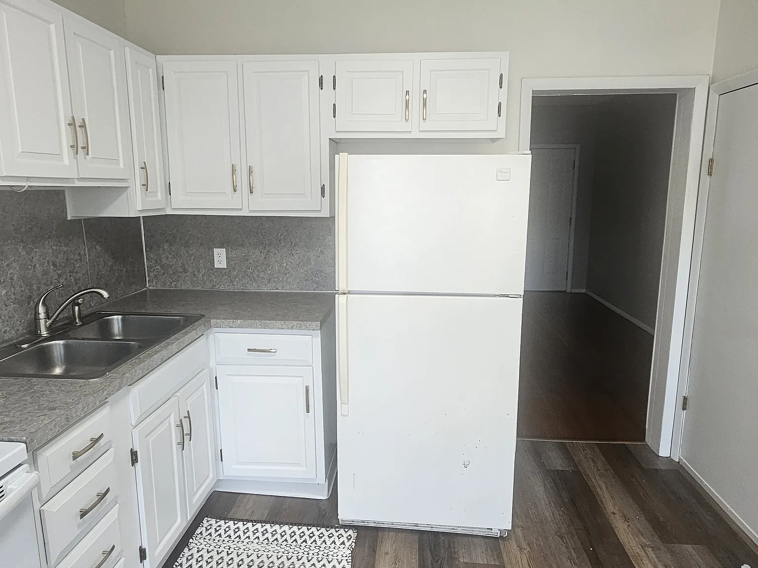 2 bed, $1,050 — Photo 3