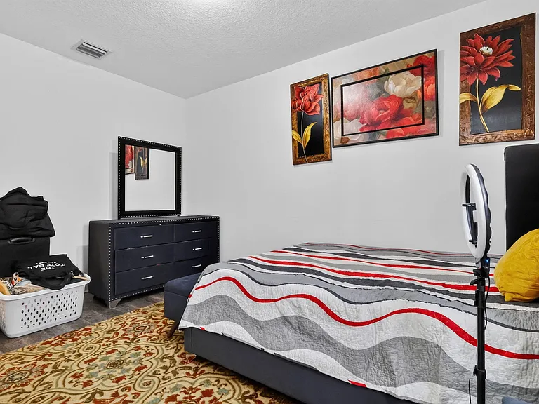 609 N F St — Photo 21