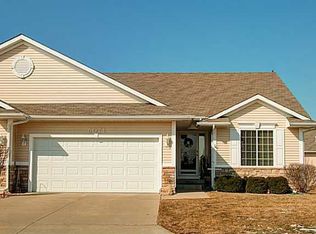 6074 Pinewood Ct, Johnston, IA 50131