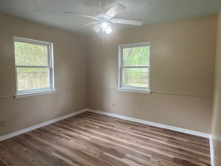 5103 Wildewood Ave — Photo 7