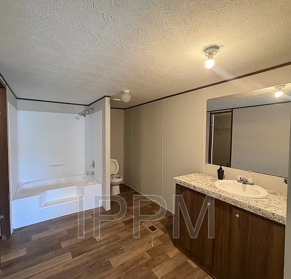 328 N 1st St — Photo 7