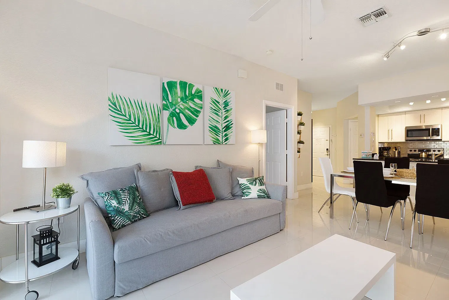 2 bed, 2.0 bath, 1087 sqft, $4,242 — Photo 4
