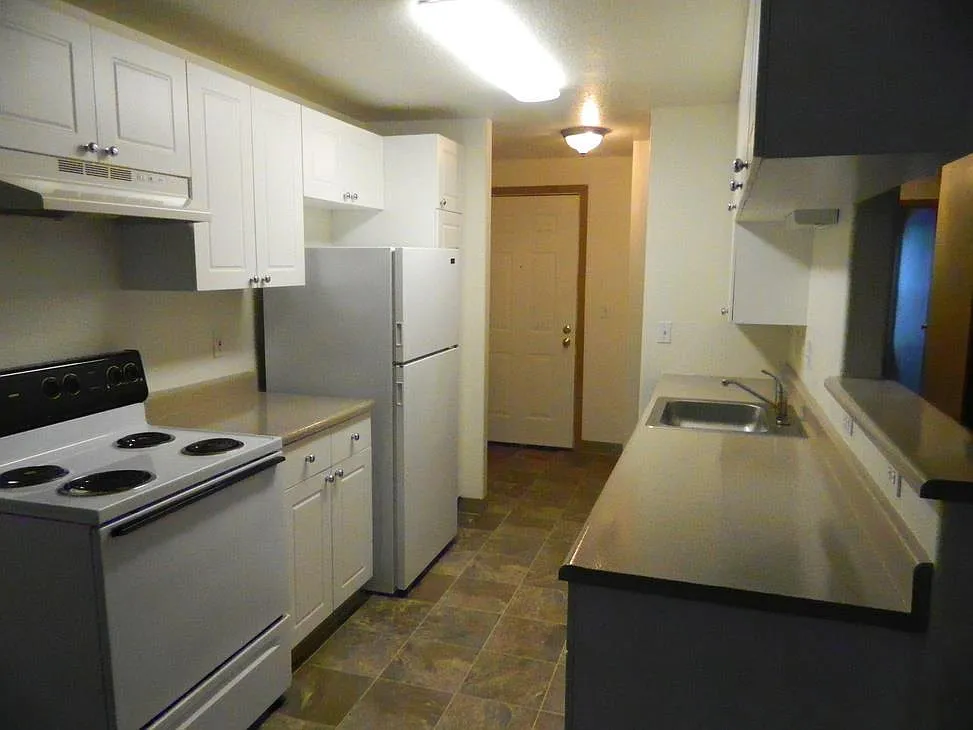 Creekside Villa Apartments — Photo 3