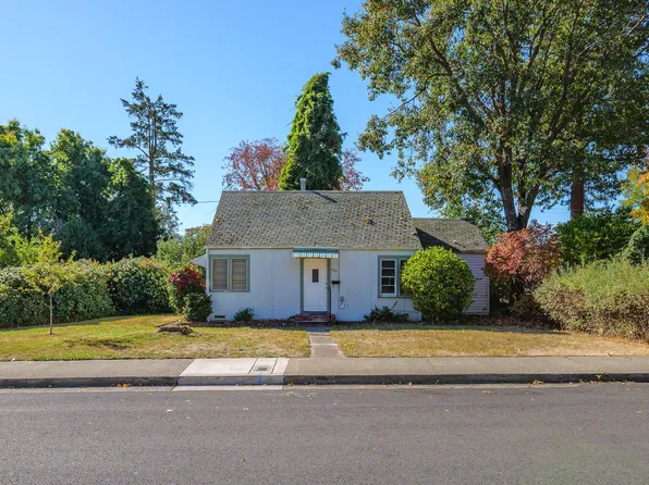309 NE B St, Grants Pass, OR 97526