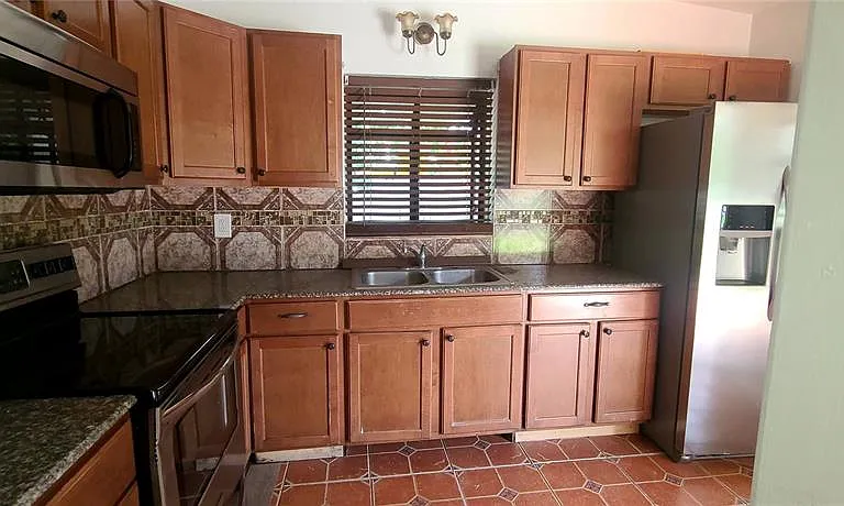 301 Hope Cir — Photo 3