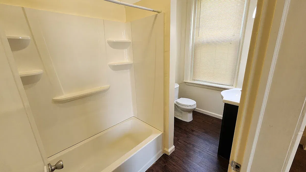 4 bed, $2,995 — Photo 4