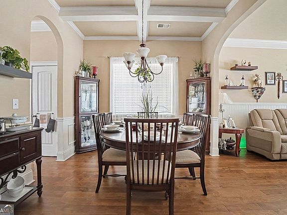 3rd image of 4875 Price St