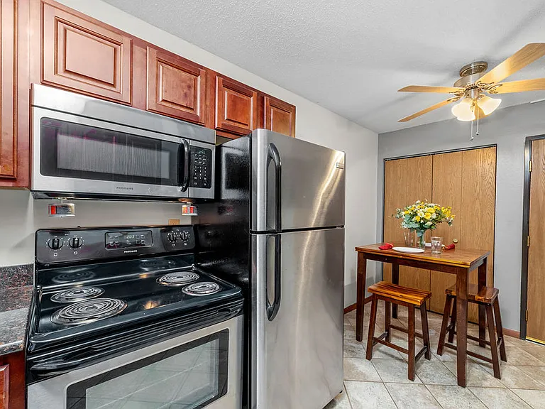 Seven Pines Apartments — Photo 8
