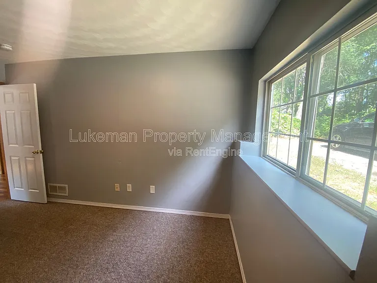 1201 Lafayette Ave — Photo 17