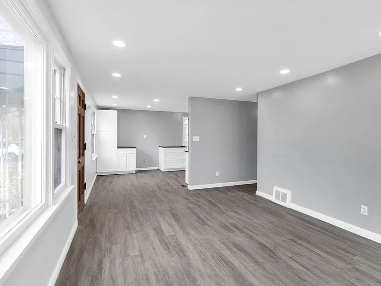 495 Zimmerman Blvd — Photo 9