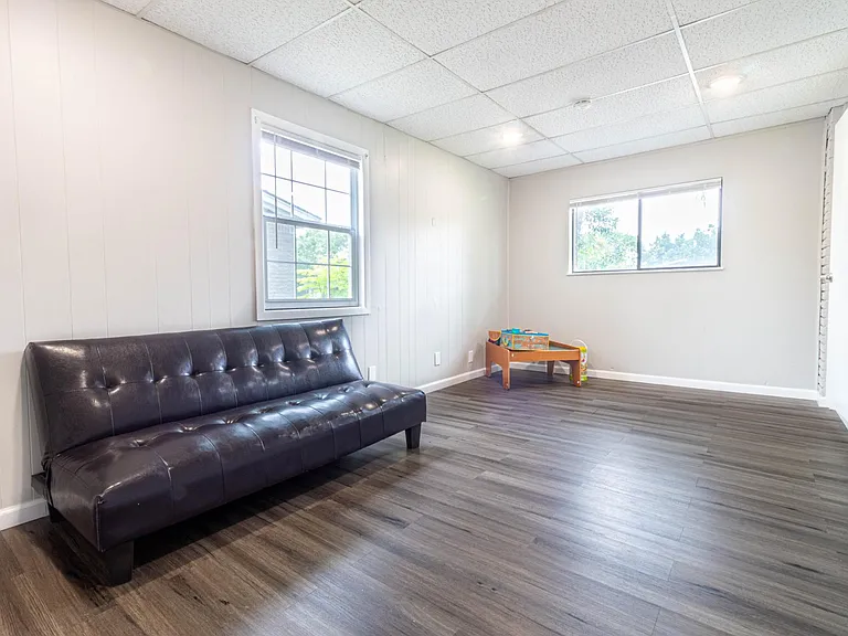 622 Pinewood Ln — Photo 17