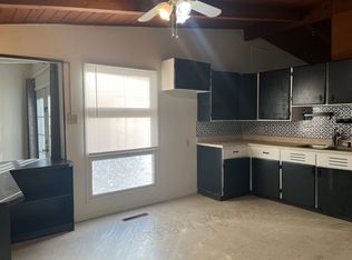 2536 SW Burnett Rd, Topeka, KS 66614