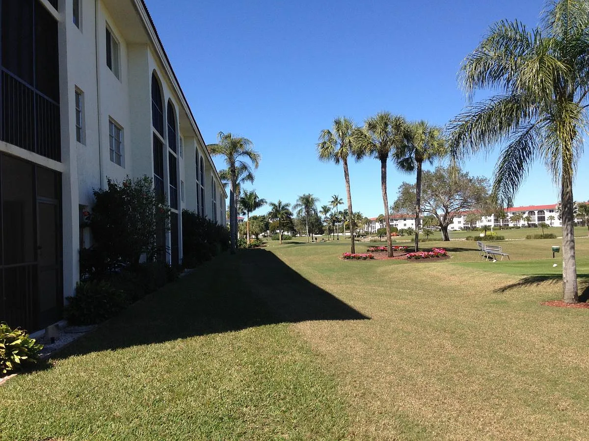 2 bed, 1015 sqft, $2,100 — Photo 3