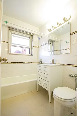 Rented by Rhona Realty | media 7