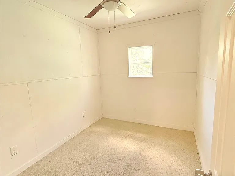 315 E Florida Ave — Photo 13