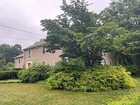 2nd image of 54 Cindyann Dr