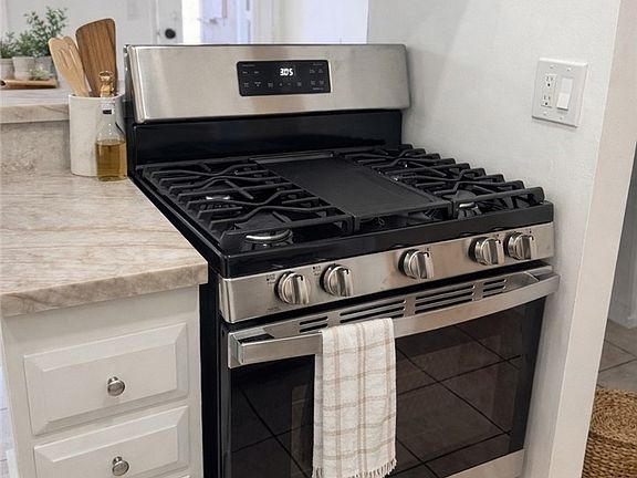 5th image of 1765 W Glenoaks Ave