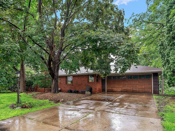 5241 Edenmoor St, Edina, MN 55436