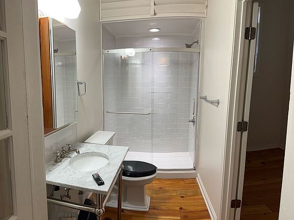 3rd image of 412 E Main St APT 1