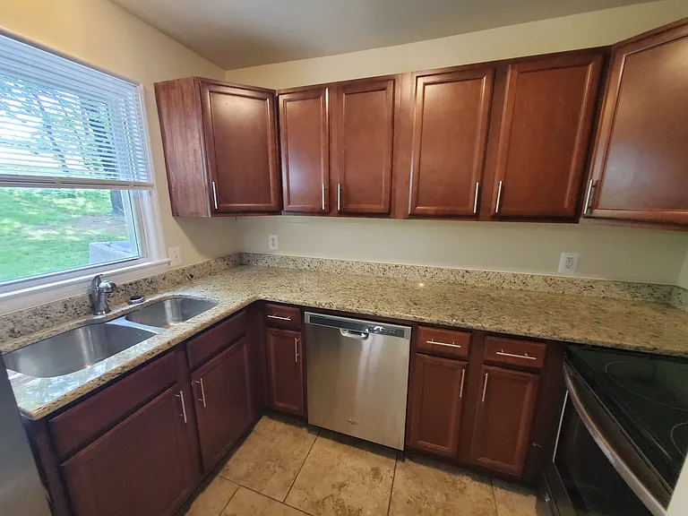 422 Viscose Ave #3 — Photo 5