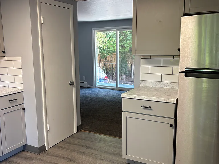 1027 Highland St #7 — Photo 6