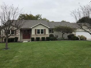 152 Taylor Rd, Oregon, OH 43616