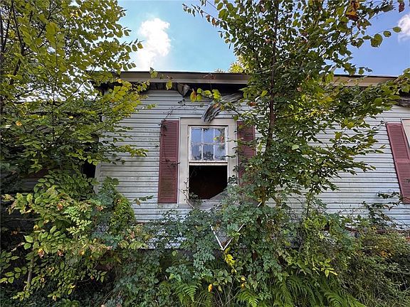 5th image of 108 Vine St SW