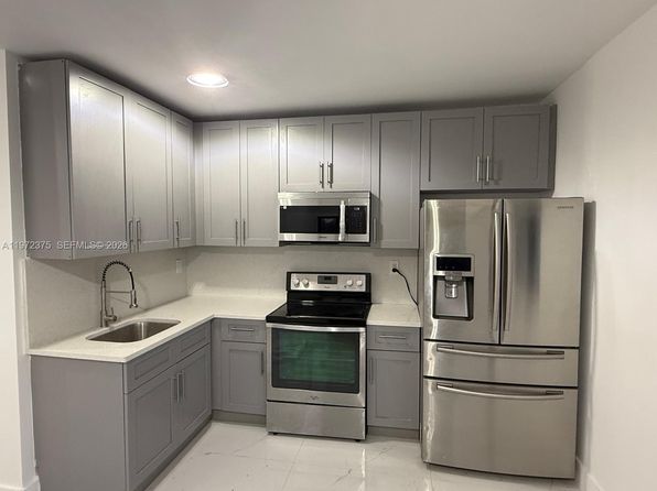 1379 NW 55th Ter APT 4