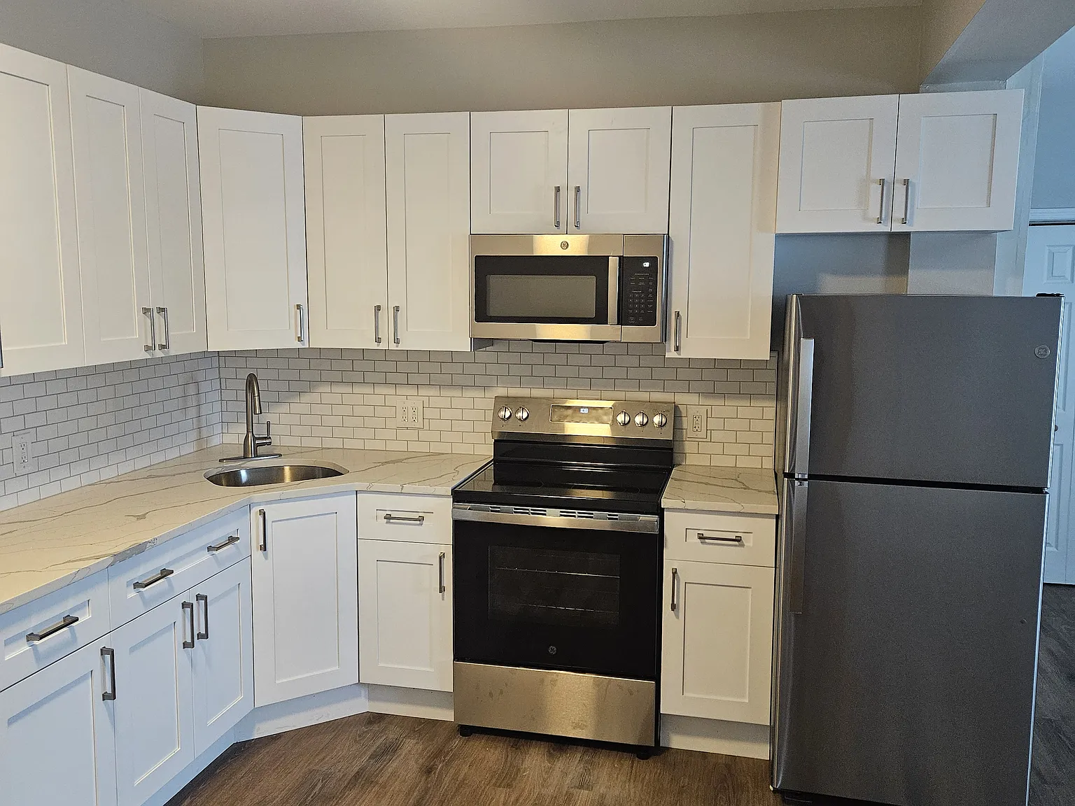 2 bed, 800 sqft, $1,700 — Photo 2
